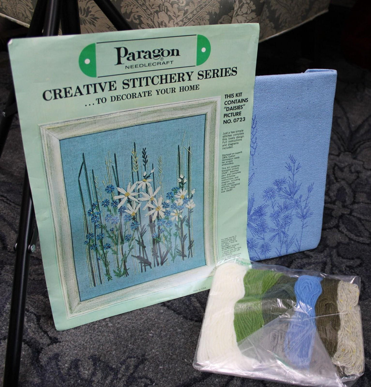 DAISIES Vintage Crewel Embroidery Kit Boho Hippie Floral Paragon 0723 Stitchery