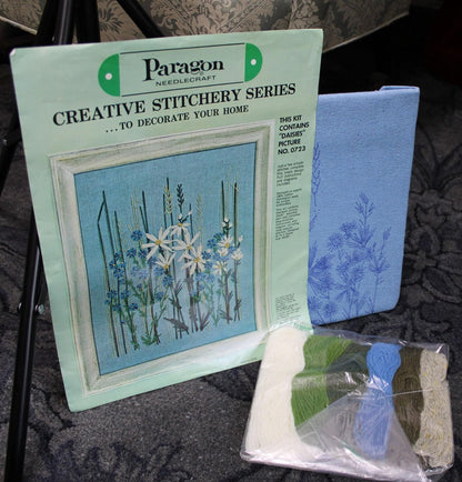 DAISIES Vintage Crewel Embroidery Kit Boho Hippie Floral Paragon 0723 Stitchery