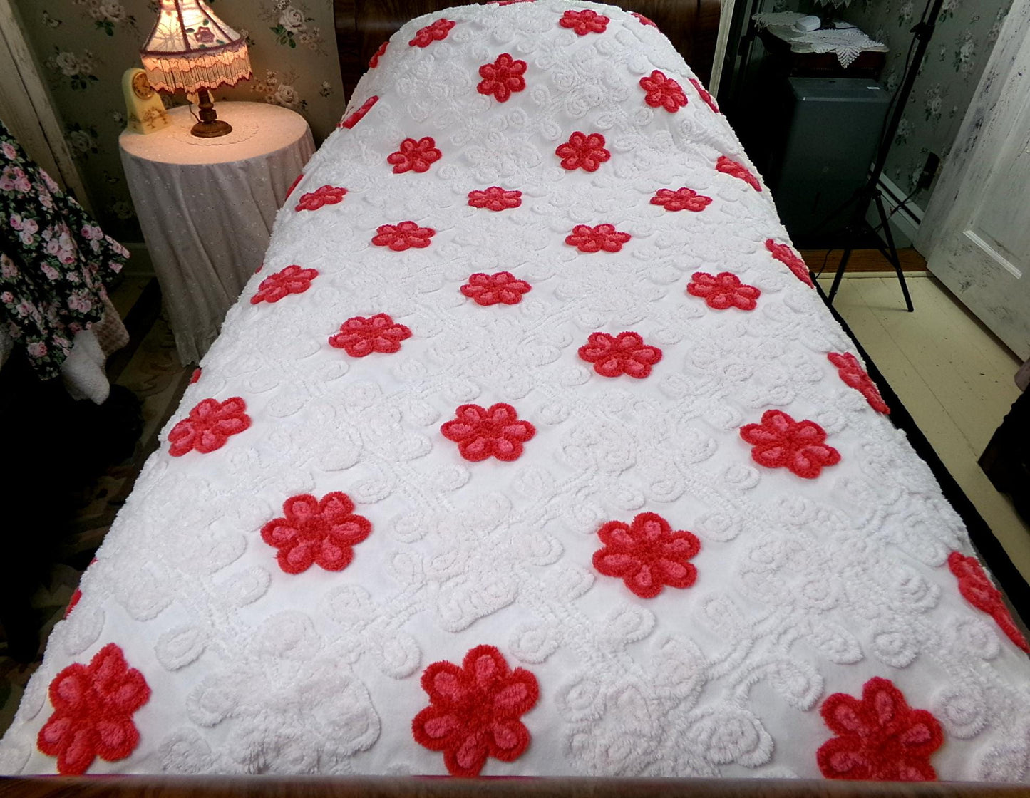 Strawberries in Snow Vintage Chenille Bedspread, Red Rose White Full Size Bedding