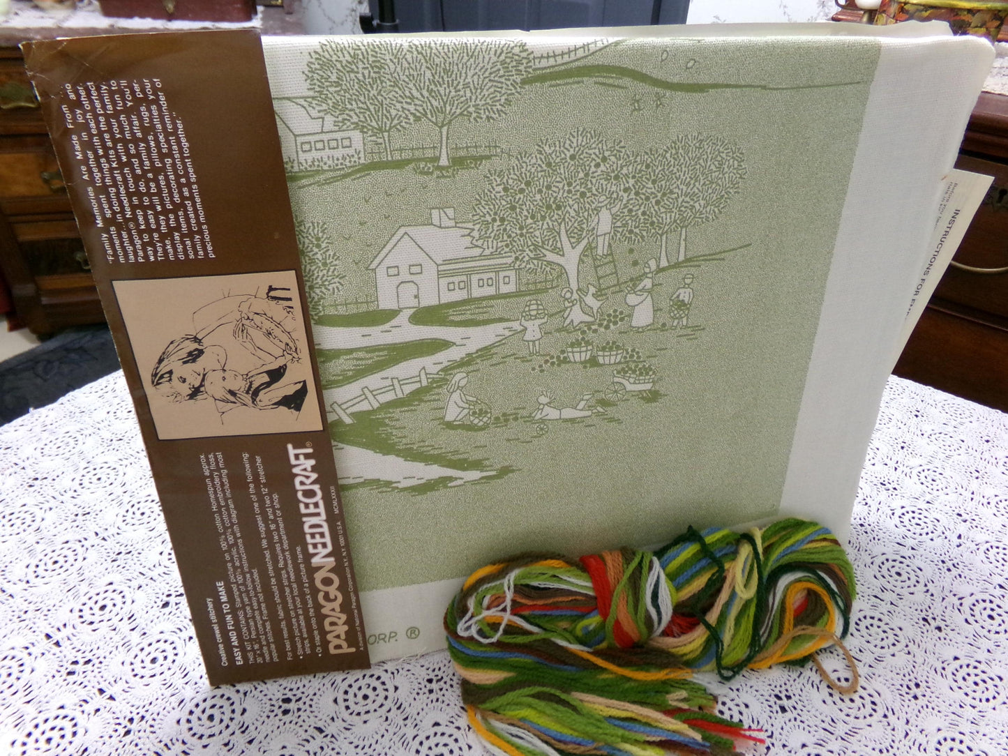 APPLE HARVEST Crewel Embroidery Kit, Vintage Paragon Needlecraft 0925, Primitive Farm Scene