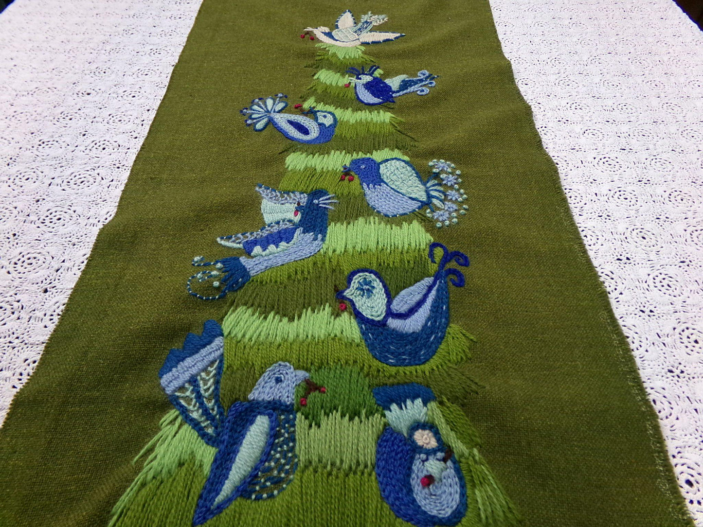 BIRD TREE Crewel Wall Hanging Embroidery Finished Vintage Paragon 0879 Rare Folk Art Birds