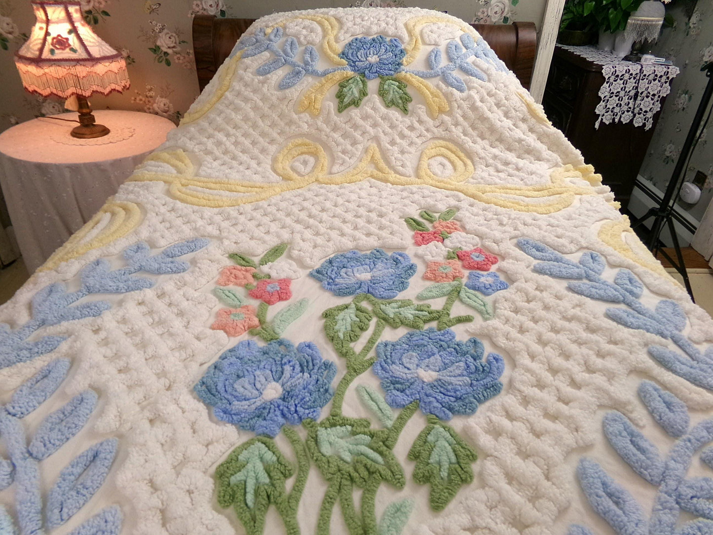 Vintage 1950s Buttercream Floral Chenille Bedspread Heavyweight, Full Size Boxed Fitted Design
