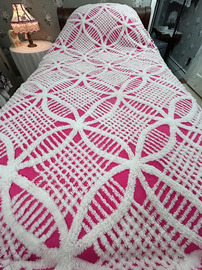 Powerful Pink Vintage Chenille Bedspread, White Wedding Rings & Fringe, Full Sz