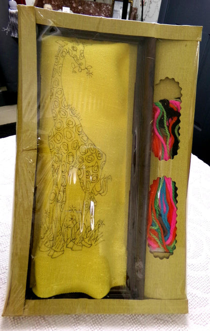 GIRAFFE Vintage Crewel Kit, WonderArt Embroidery 5026, Boho Kitsch 70s Wall Hanging