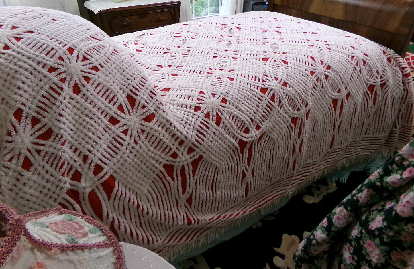 Red Vintage Chenille Bedspread Tufted White Full Size 100% Cotton Bedding, Fringe