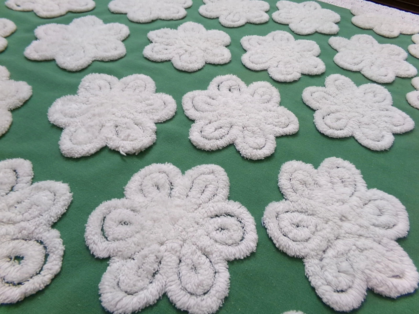 Green White Daisy Vtg Chenille Bedspread Fabric 23x24 Pc Antique Sewing Material