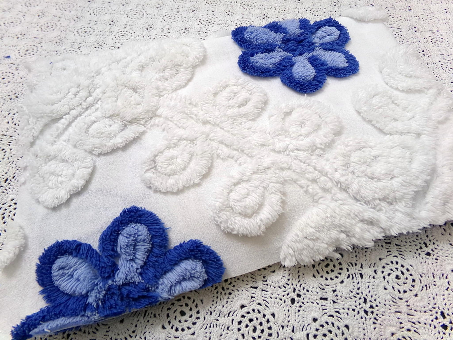 Blueberry Swirl Vintage Chenille Bedspread Fabric, Coastal Blue & White Daisy 16.5x25"