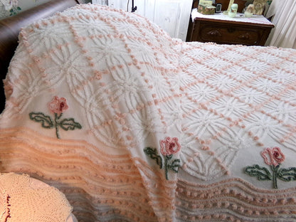 vintage summer romance chenille bedspread, pink roses on white cotton coverlet with pops & wedding rings, full size cottage bedding