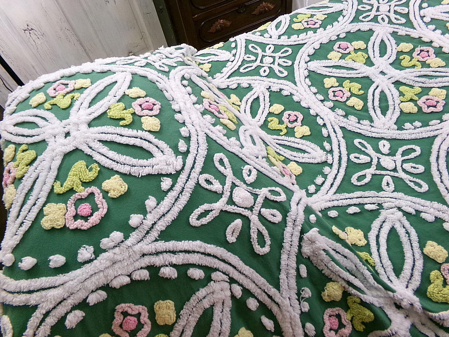 Vintage Chenille Bedspread, Emerald Green Floral Wedding Rings, Accent Fringe, Full