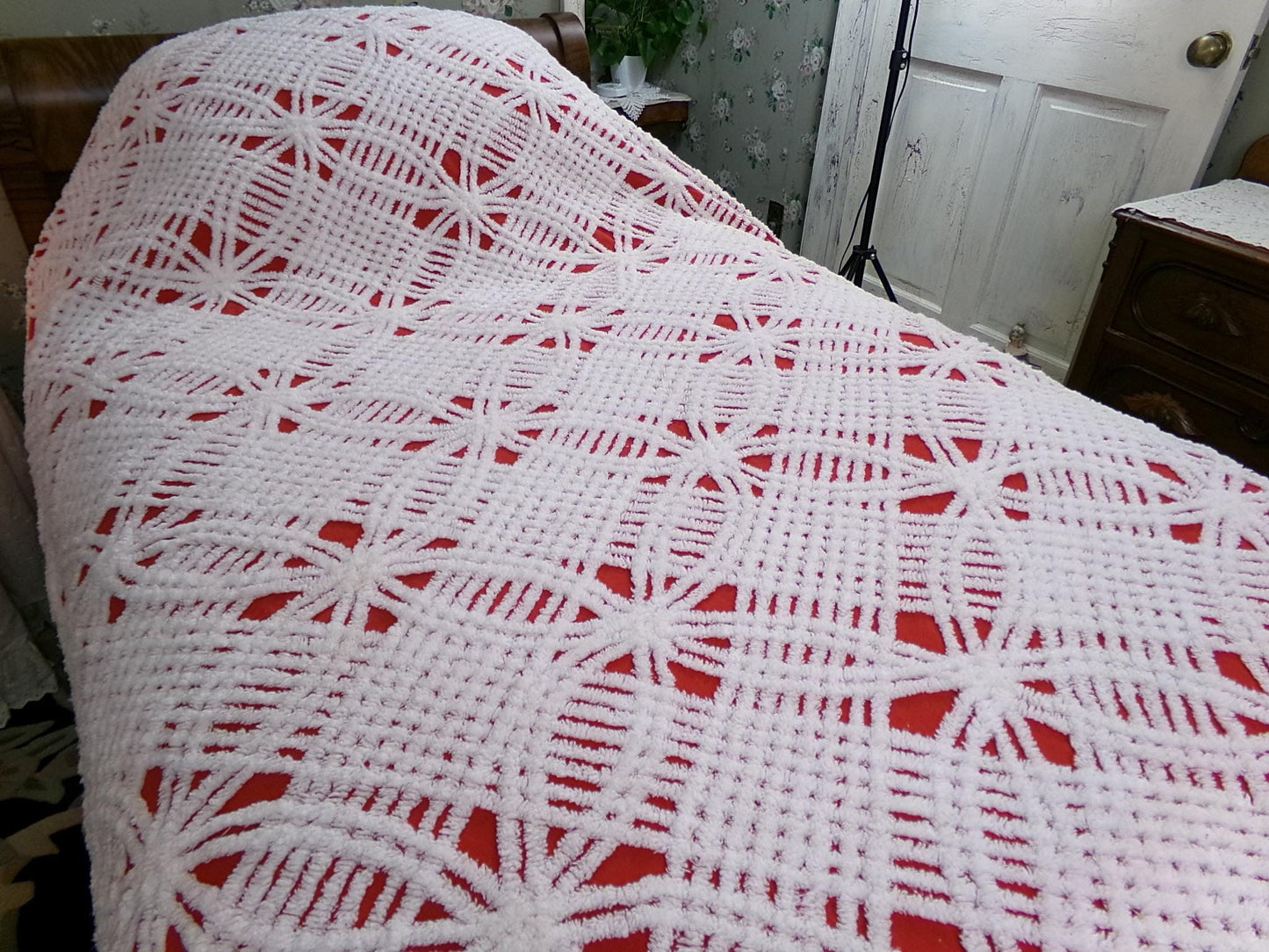Red Vintage Chenille Bedspread Tufted White Full Size 100% Cotton Bedding, Fringe