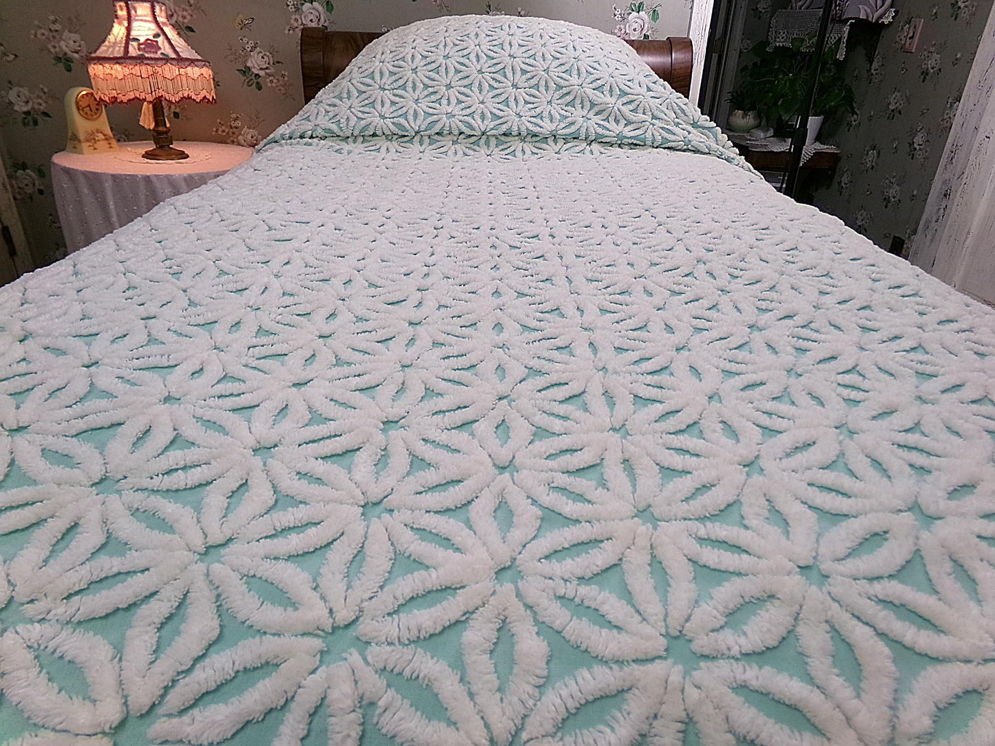 Vintage White Daisy Aqua Chenille Bedspread, Cottage Style Twin Size Bedding