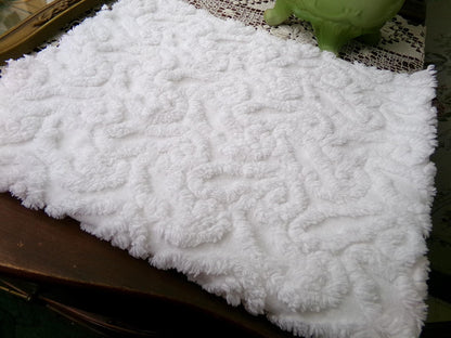 Vintage White Chenille Fabric Interlocking Infinity Eternity Symbol Pattern, 18" x 24"