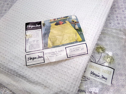 Vintage Morgan Jones Chenille Bedspread, White Buttons 'n Bows Texture TWIN Sz Bedding
