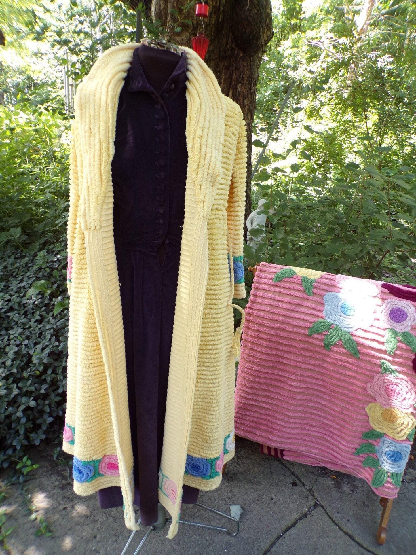 Vintage Ladies Robe, Plush Lollipop Roses on Cheerful Yellow, Retro Chenille Bedspread Bathrobe, Very Small