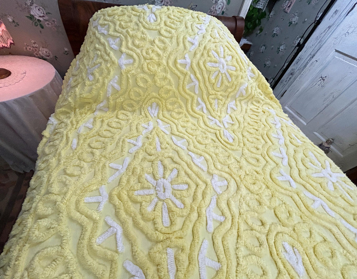Luxury Euro Style Vintage Chenille Bedspread, FULL SZ Lemon Chiffon Diamond Tuft
