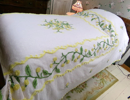 spring forsythia yellow farmhouse chenille bedspread, vintage full size bedding, lovely berry spring & trailing ivy design on white cotton