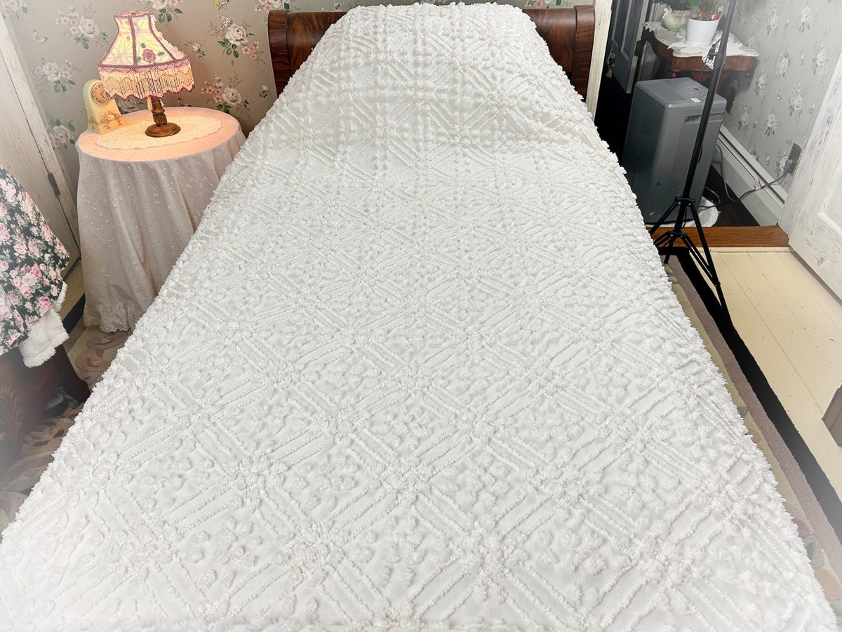 Vintage White Chenille Bedspread Modern Minimalist Geometric Tuft FULL Coverlet