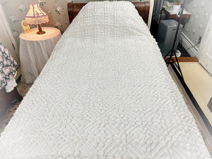 Vintage White Chenille Bedspread Modern Minimalist Geometric Tuft FULL Coverlet