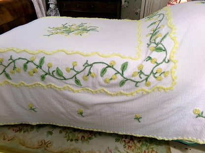 spring forsythia yellow farmhouse chenille bedspread, vintage full size bedding, lovely berry spring & trailing ivy design on white cotton