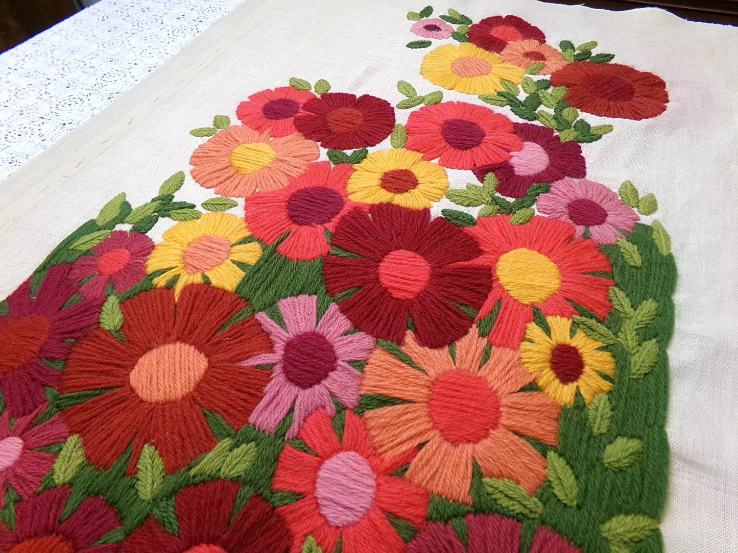 GARDEN FLOWERS Finished Crewel Embroidery, Vintage Paragon Needlecraft 0926, Floral Wall Art