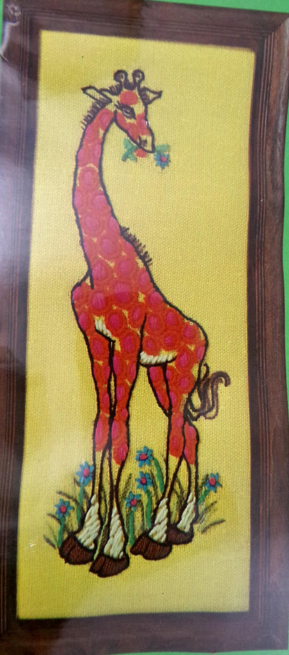 GIRAFFE Vintage Crewel Kit, WonderArt Embroidery 5026, Boho Kitsch 70s Wall Hanging