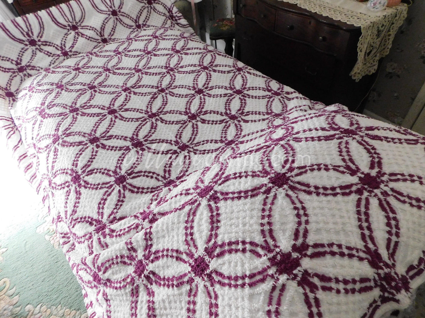 Plum Berry Vintage Chenille Bedspread, Geometric Wedding Ring Pattern, Full Size Bedding