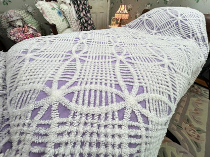 Lavender & White Vintage Chenille Bedspread Geometric Wedding Rings, TWIN Sz