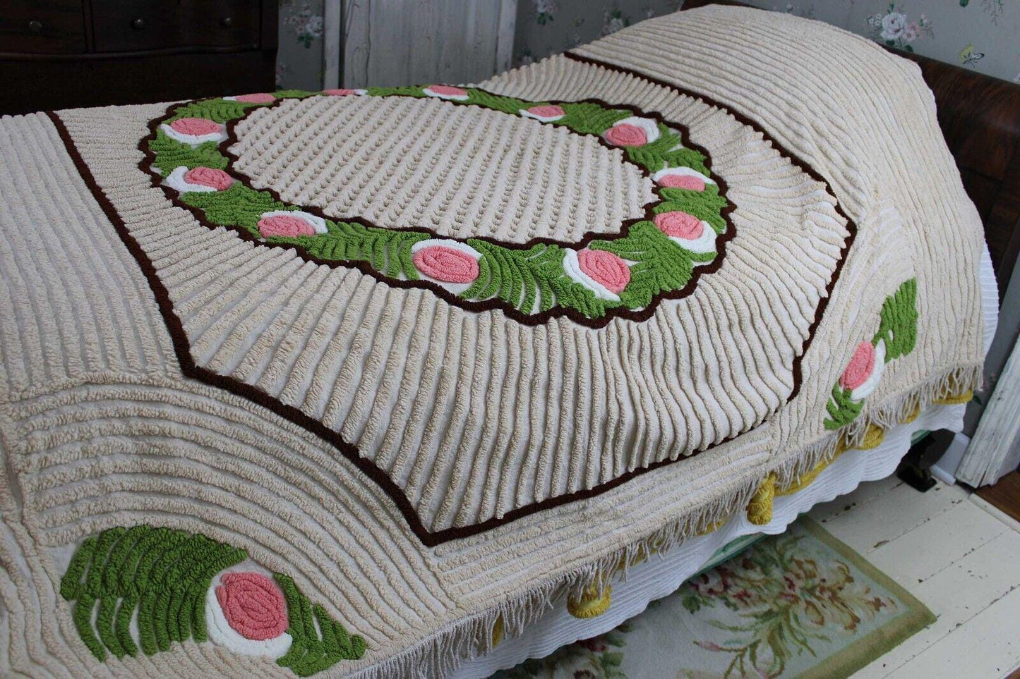 Shabby Sculpted Floral Cake vintage Mocha Chenille Bedspread ACRYLIC TRICEL, Twin Sz