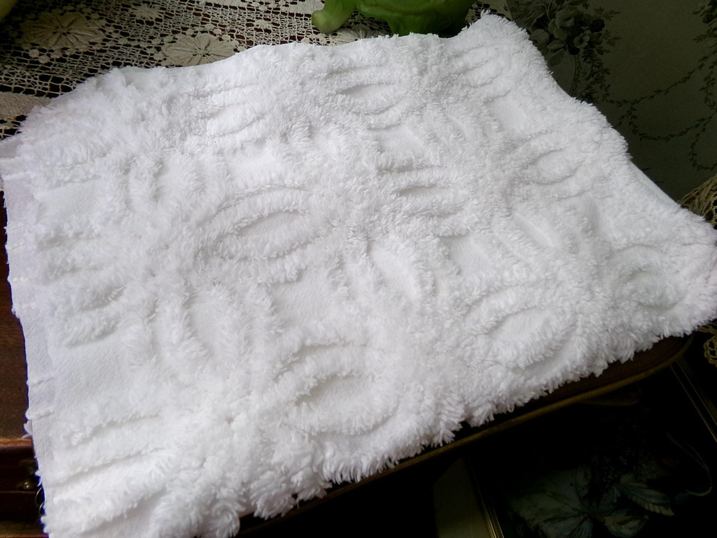 Vintage Chenille Fabric Elegant Fluffy White Wedding Rings, 18" x 25"