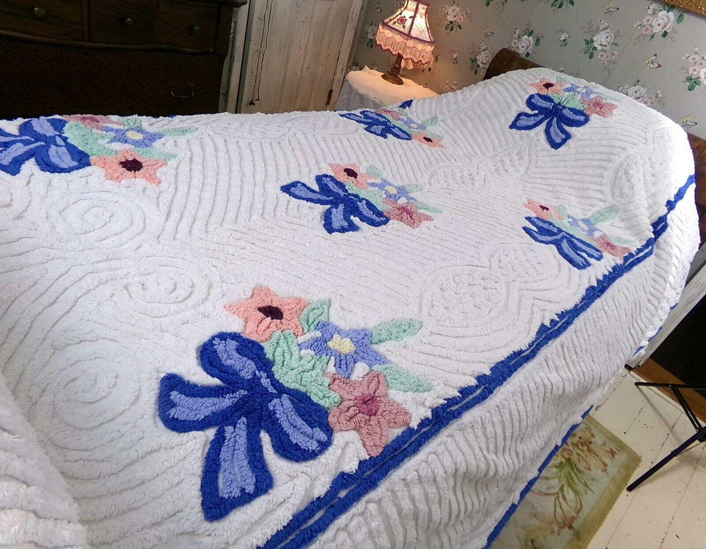Charming Vintage Chenille Bedspread Plush Bow Flower Bouquets, Twin Size White Cotton Bedding