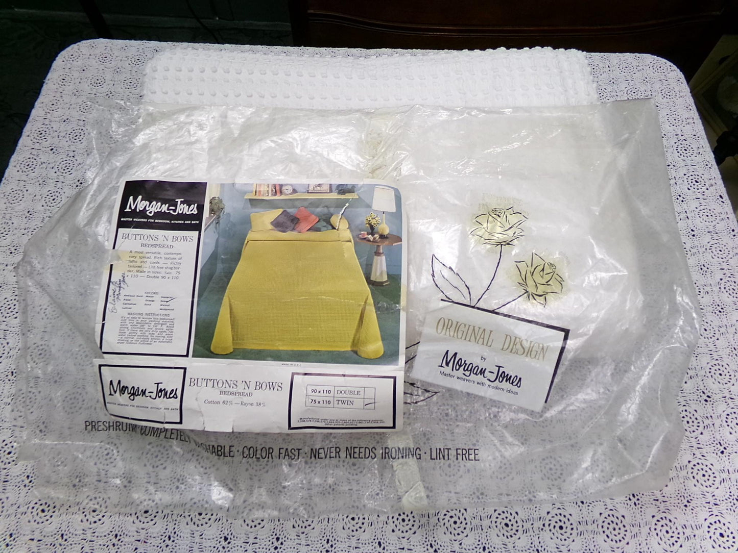 Vintage Morgan Jones Chenille Bedspread, White Buttons 'n Bows Texture TWIN Sz Bedding