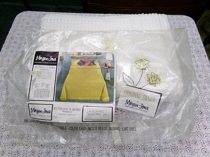 Vintage Morgan Jones Chenille Bedspread, White Buttons 'n Bows Texture TWIN Sz Bedding