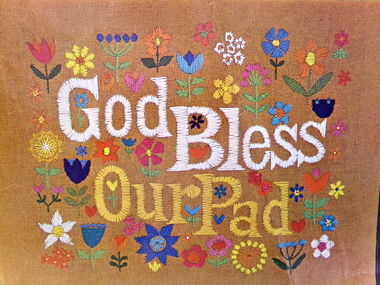GOD BLESS Our PAD Crewel Embroidery Kit, Vintage Paragon Needlecraft 0936, Retro Boho Wall Art