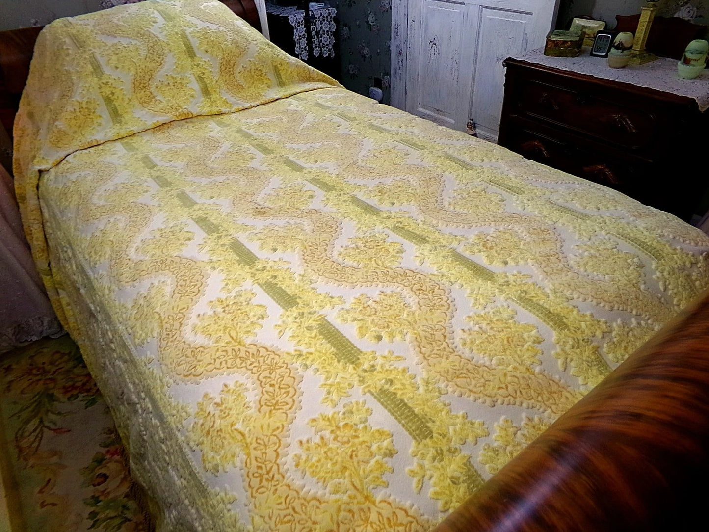Bates Cut Velvet Bedspread Vintage Tapestry Style Chenille Full Size Gold Fringe