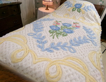 Vintage 1950s Buttercream Floral Chenille Bedspread Heavyweight, Full Size Boxed Fitted Design