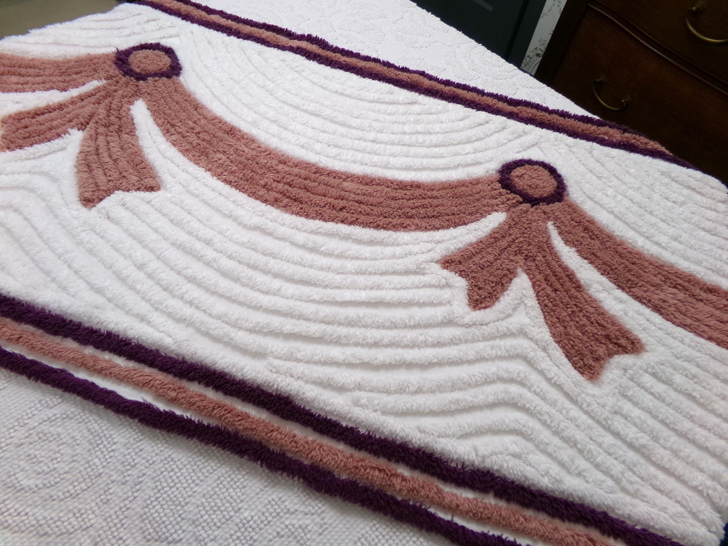 Double Swag Bows Vintage Chenille Bedspread Fabric, Luxurious Elegant Sewing Material, 20" x 35"