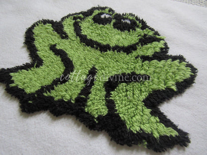 Cute Frog Chenille Fabric Piece, Vintage Y2K Era Green Bullfrog Novelty 12.5" Quilt Square, great for pillows & quilt inlays