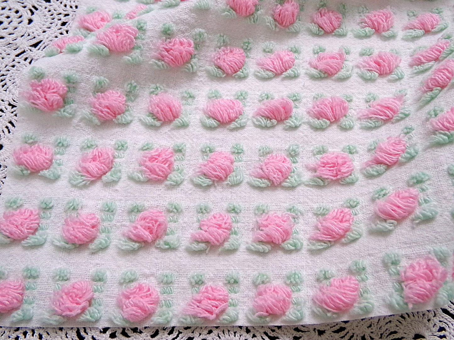 Popular Pink Rosebud Vtg Chenille Bedspread Fabric Rose Quilt Material 18x24"