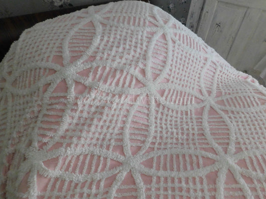Romantic Cottage Bedding, Vintage Chenille Bedspread in Classic Pink & White, Cotton Geometric, Full Size with Fringe