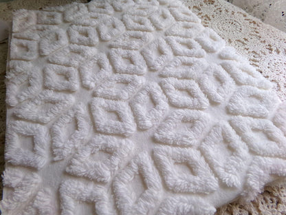 cozy cream snowflake vintage chenille fabric, versatile neutral geometric design, 18 x 24"