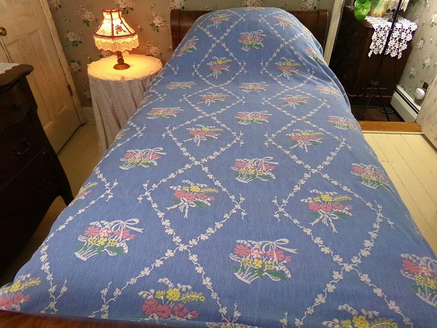 shabby cottage style vintage woven bedspread, fieldcrest blue floral twin coverlet