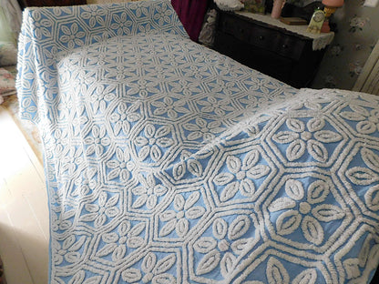 coastal blue vintage chenille bedspread, white daisies on sky blue, summer cottage full size cotton bedding