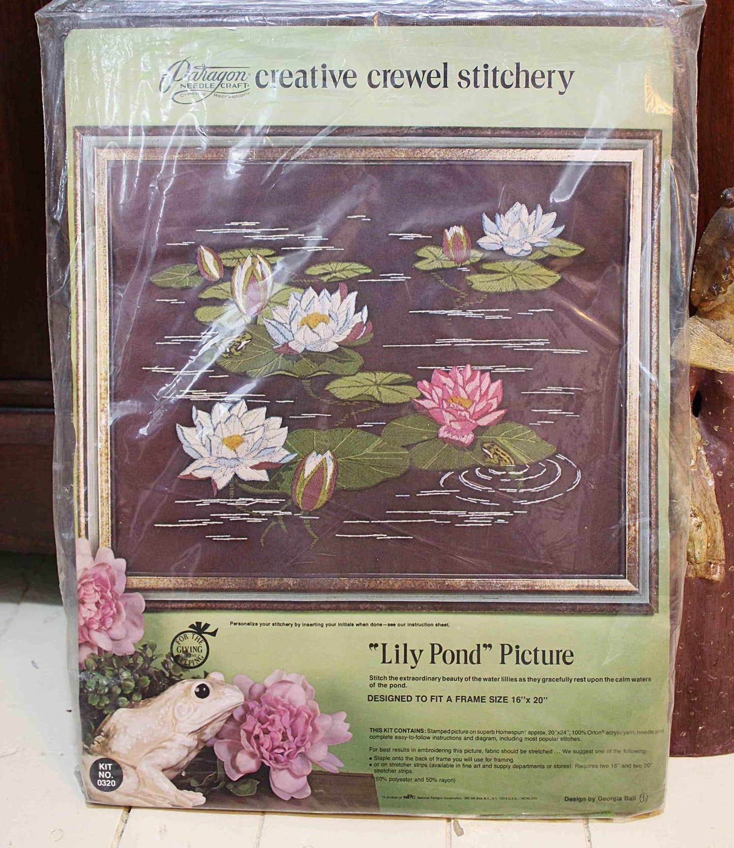 LILY POND Vintage CREWEL Embroidery Kit, Paragon Stitchery #0320, Water Lilies & Frogs