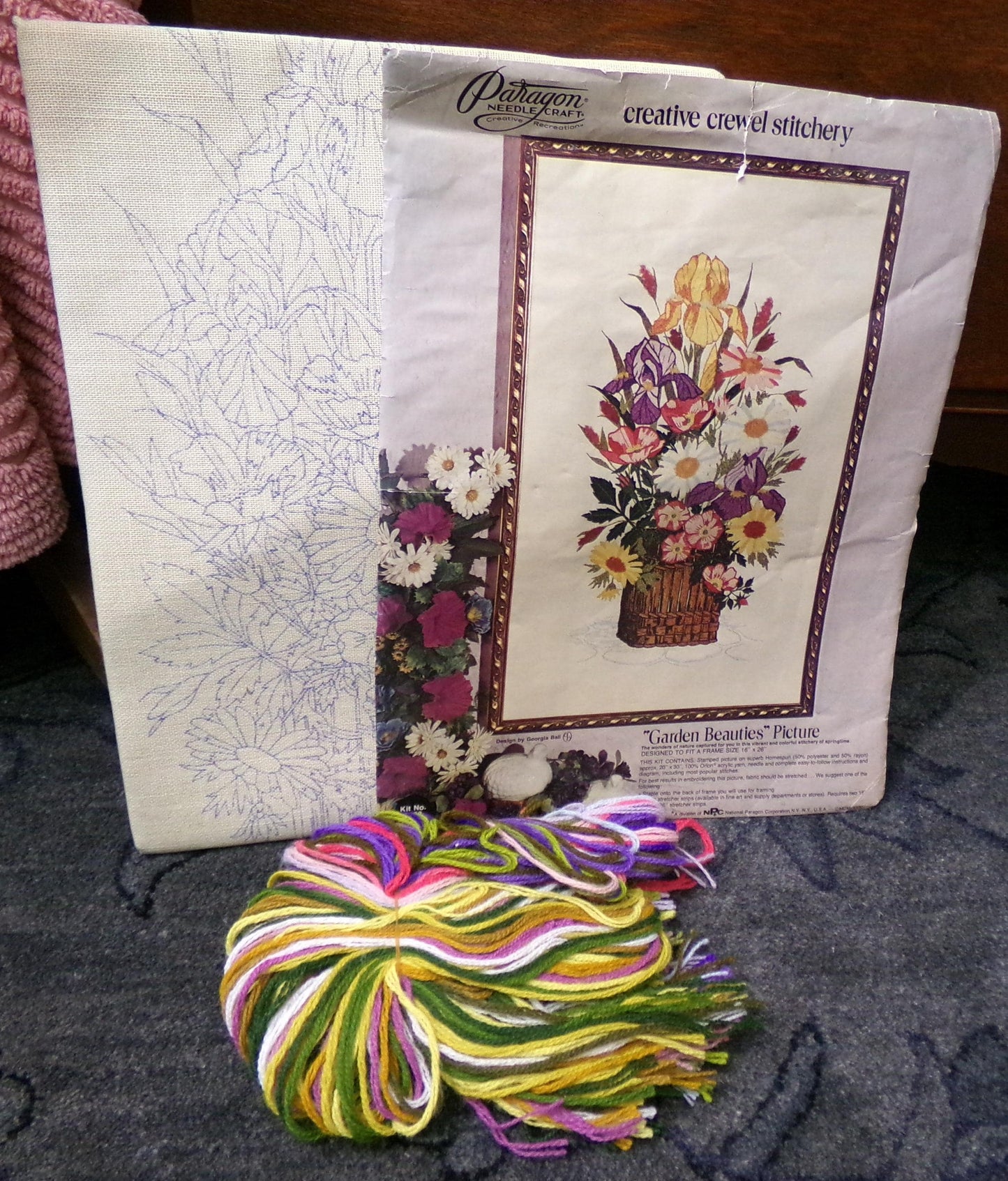 GARDEN BEAUTIES Vintage Crewel Embroidery Kit Paragon Floral Stitchery 0123