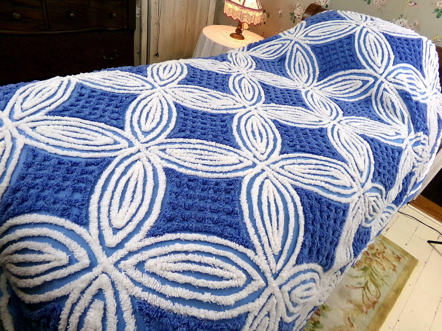 coastal style vintage chenille bedding, full size cotton bedspread in dramatic blue & white wedding ring design