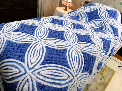 coastal style vintage chenille bedding, full size cotton bedspread in dramatic blue & white wedding ring design