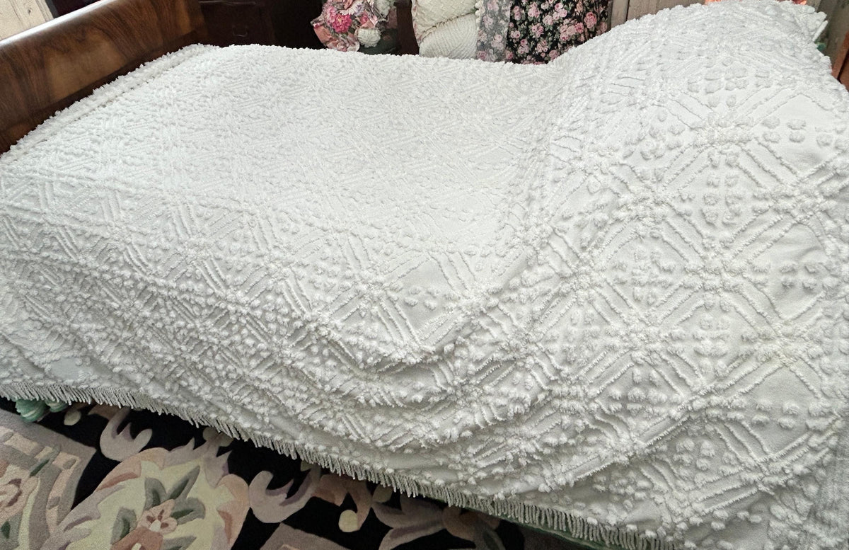 Vintage White Chenille Bedspread Modern Minimalist Geometric Tuft FULL Coverlet