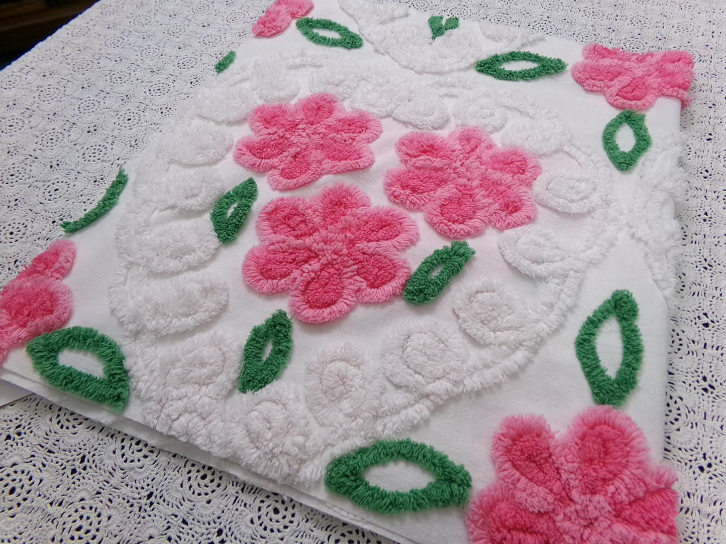 Pink White Floral Vintage Chenille Bedspread Fabric Sewing Quilt Material 17.5x30"
