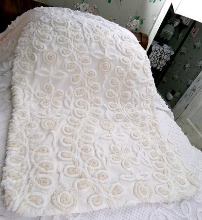 canyon group vintage chenille pillow sham, cream wedding cake design with envelope back, SINGLE, not a pair