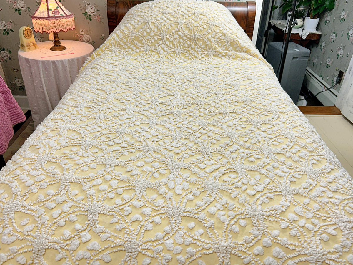 Vintage Chenille Bedspread, Sunny Yellow Dense Tufted Starbursts, Full Sz